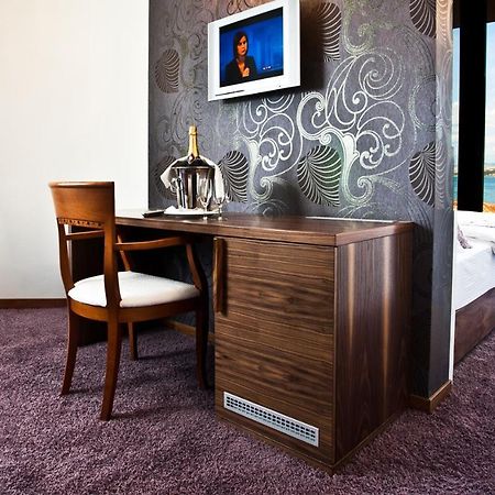 Hotel Gala Split โปดสตรานา ภายนอก รูปภาพ